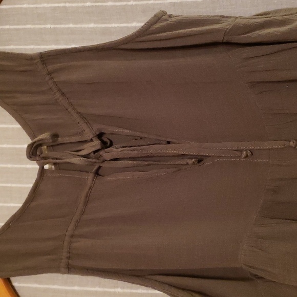 $5 IF YOU PURCHASE 5 OR MORE - AEO olive green swing top - Picture 3 of 6